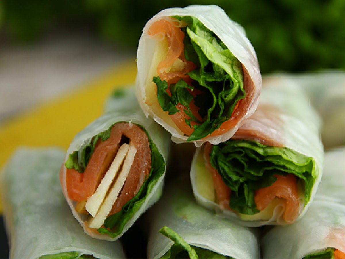 Involtini primavera non fritti: la nostra versione agrodolce con salmone e mele - foto 3