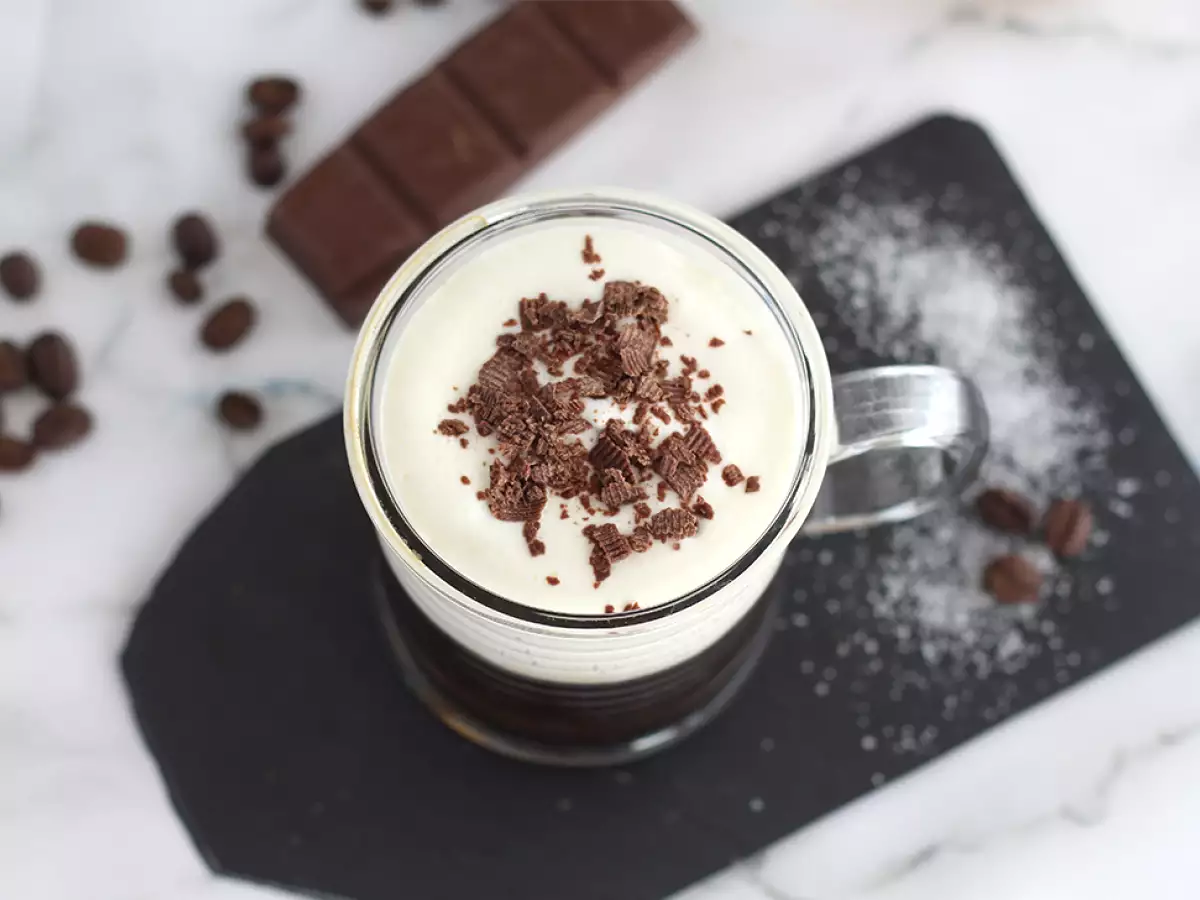 Irish Coffee: la ricetta veloce del famoso caffè irlandese con whisky e panna - foto 2