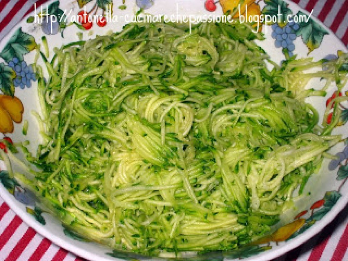 Julienne di zucchine in cocotte al microonde - foto 2