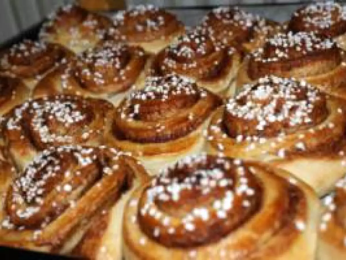 Kanelbullar Painici cu scortisoara Panini svedesi alla cannella