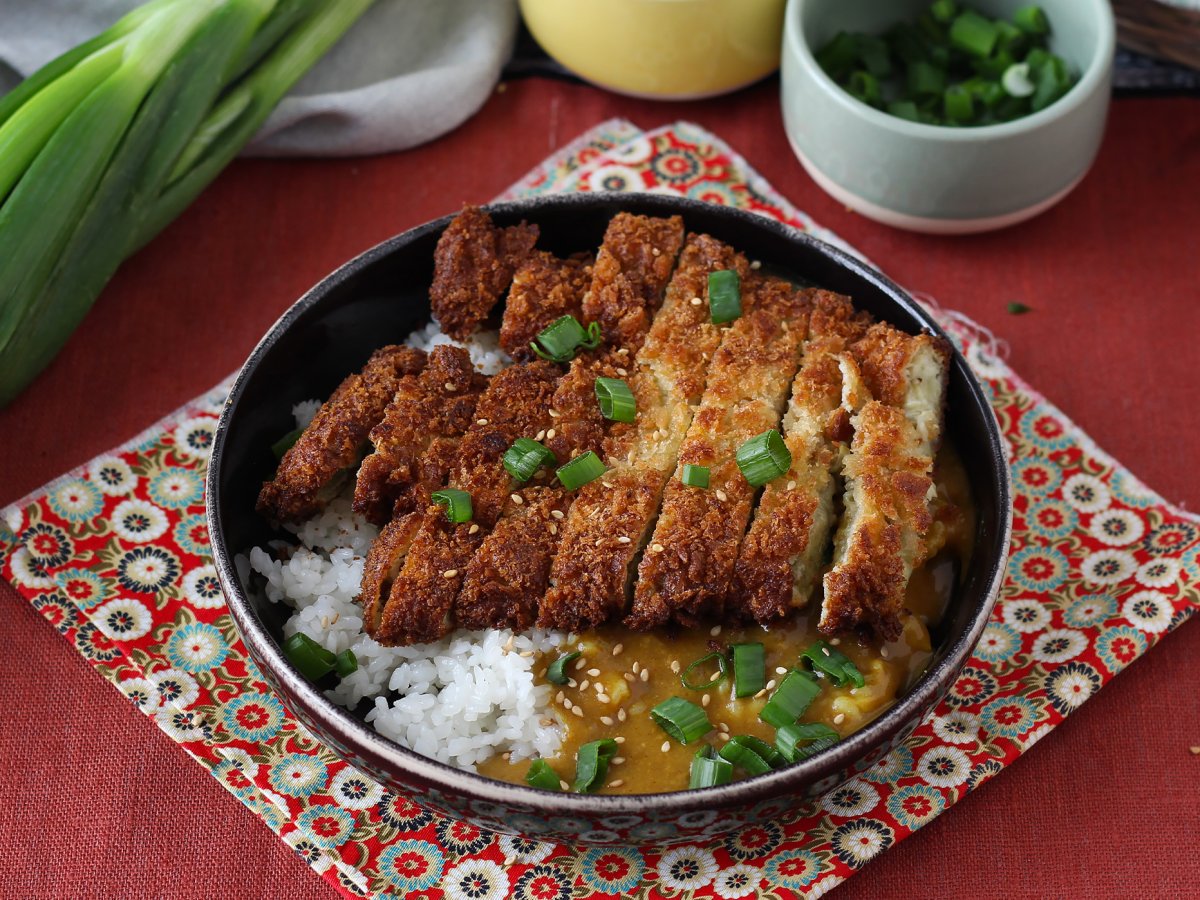 Katsu curry vegetariano: melanzane impanate con panko giapponese
