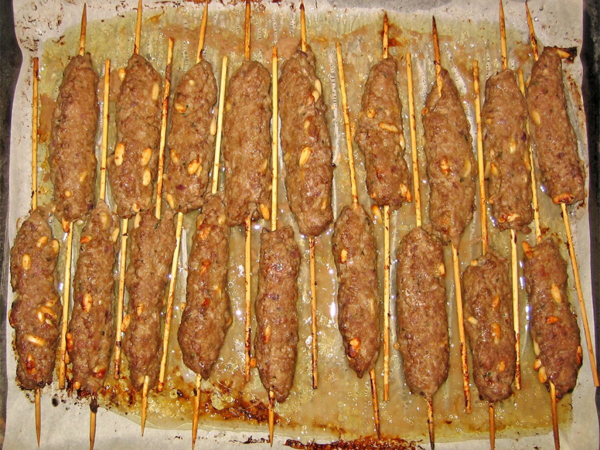 Kofta di agnello con salsa allo yogurt e pomodoro fresco