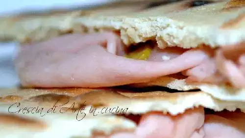 La crescia scamorza e mortadella