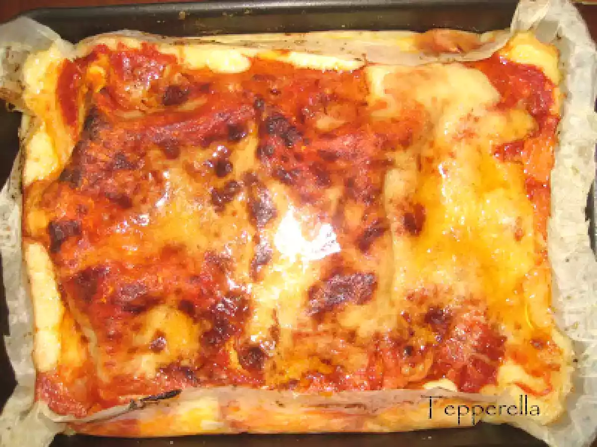 La lasagna ciccionata con salsiccia e provola affumicata