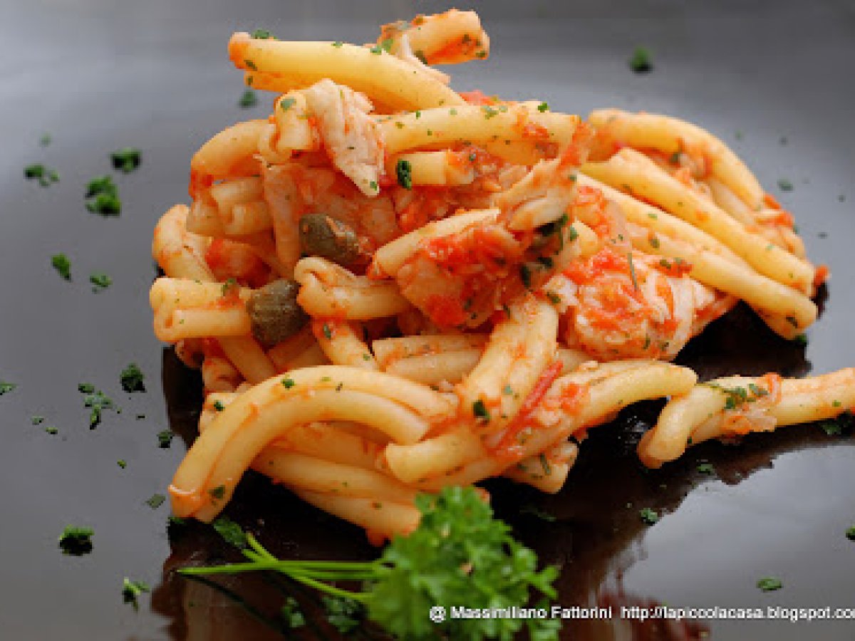La pasta: Casarecce con sugo di persico e capperi