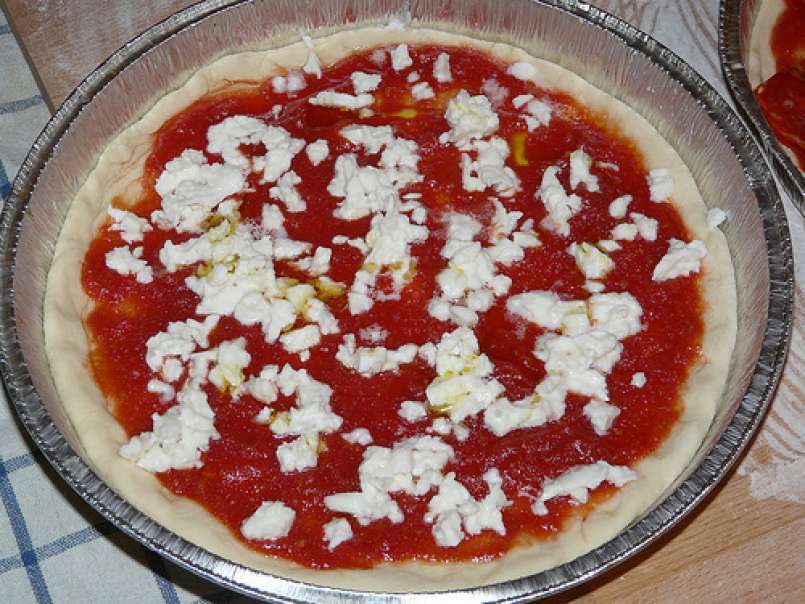 La pizza salame piccante e pomodorini secchi (?ma anche una Margherita), foto 3
