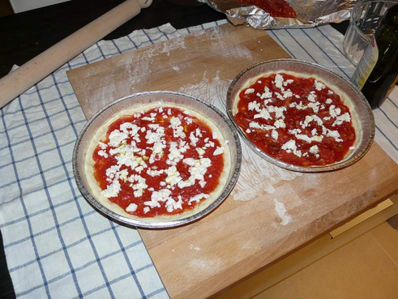 La pizza salame piccante e pomodorini secchi (?ma anche una Margherita), foto 4