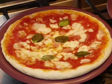 La pizza salame piccante e pomodorini secchi (?ma anche una Margherita)