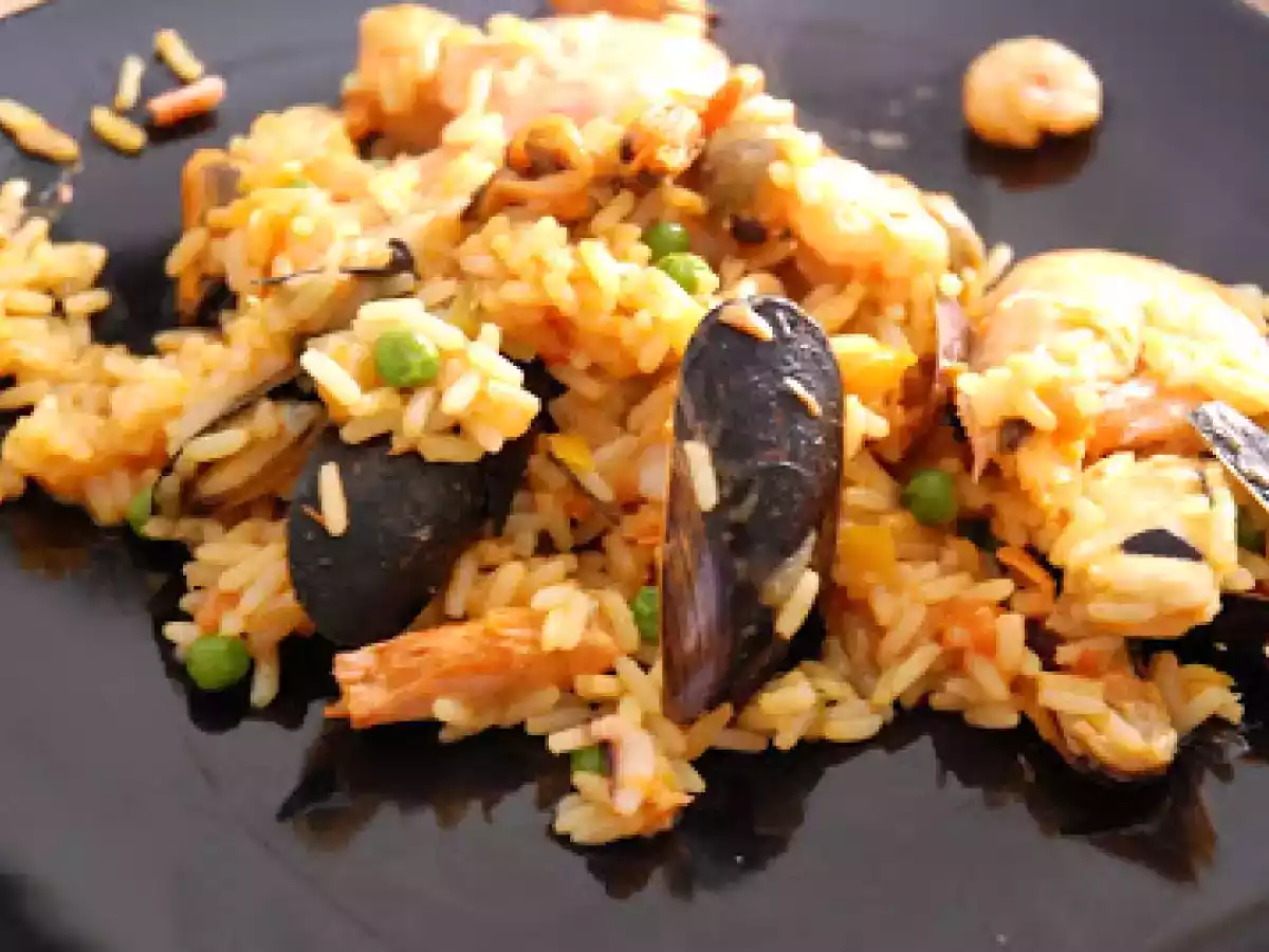 La ricetta della paella di mare ( marisco ) de la piccola casa