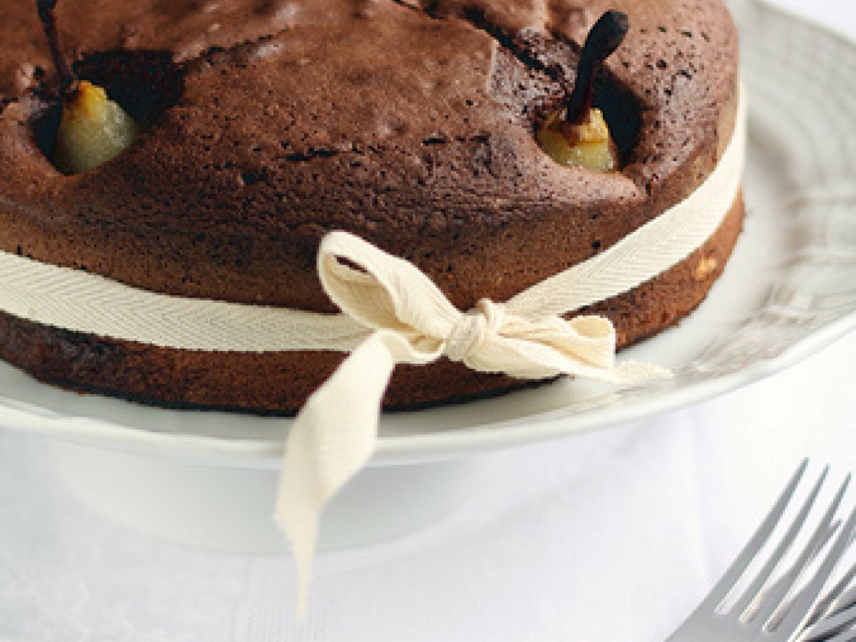 La torta di cioccolato e cardamomo con le pere (intere) - foto 2