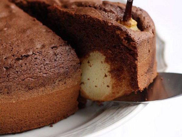 La torta di cioccolato e cardamomo con le pere (intere)