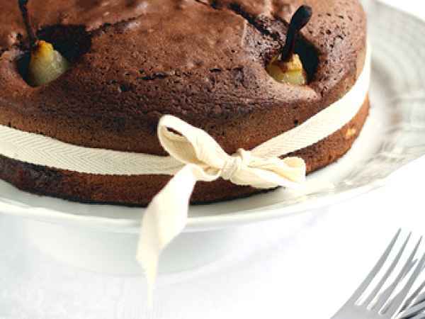 La torta di cioccolato e cardamomo con le pere (intere) - foto 2