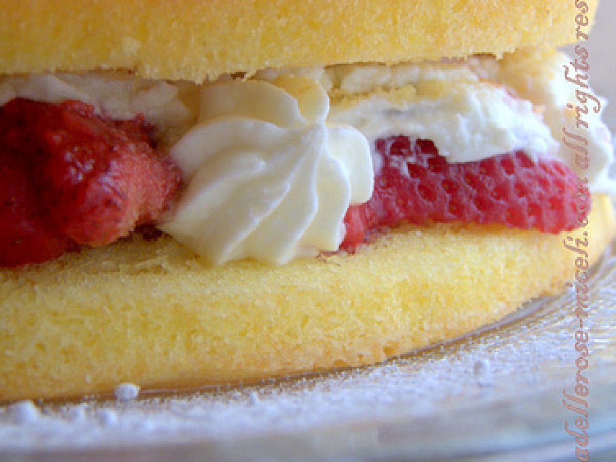 La torta più buona del mondo...soffice alle fragole - foto 2