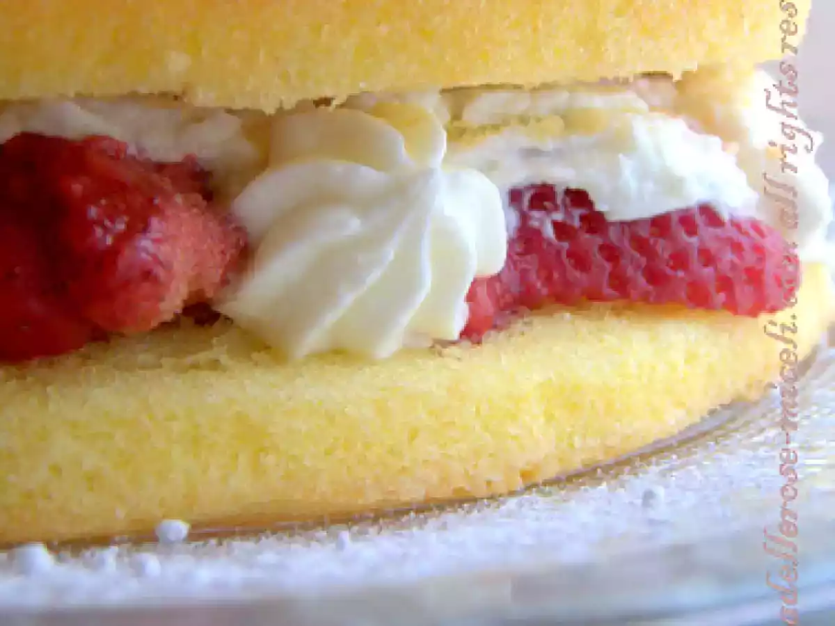 La torta più buona del mondo...soffice alle fragole - foto 2