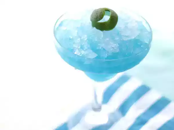 Laguna blue, il cocktail che unisce eleganza e storia