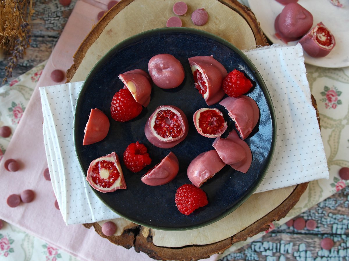 Lamponi ricoperti di cioccolato bianco e ruby: esplosione di gusto in un solo boccone! - foto 2