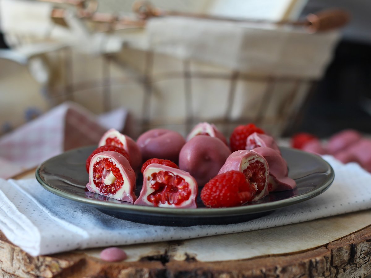 Lamponi ricoperti di cioccolato bianco e ruby: esplosione di gusto in un solo boccone! - foto 3