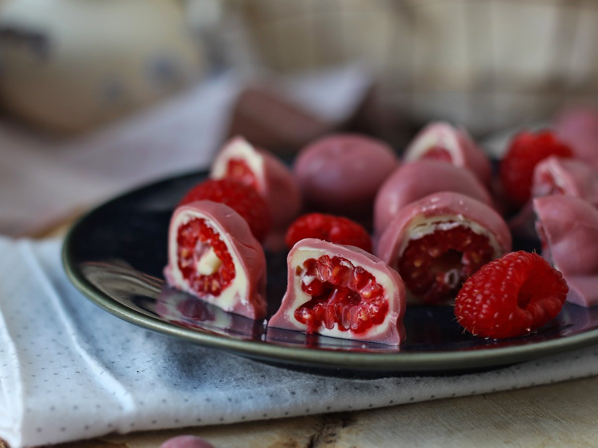 Lamponi ricoperti di cioccolato bianco e ruby: esplosione di gusto in un solo boccone! - foto 5