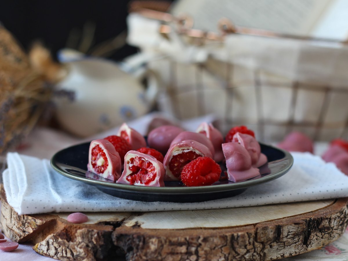 Lamponi ricoperti di cioccolato bianco e ruby: esplosione di gusto in un solo boccone! - foto 6