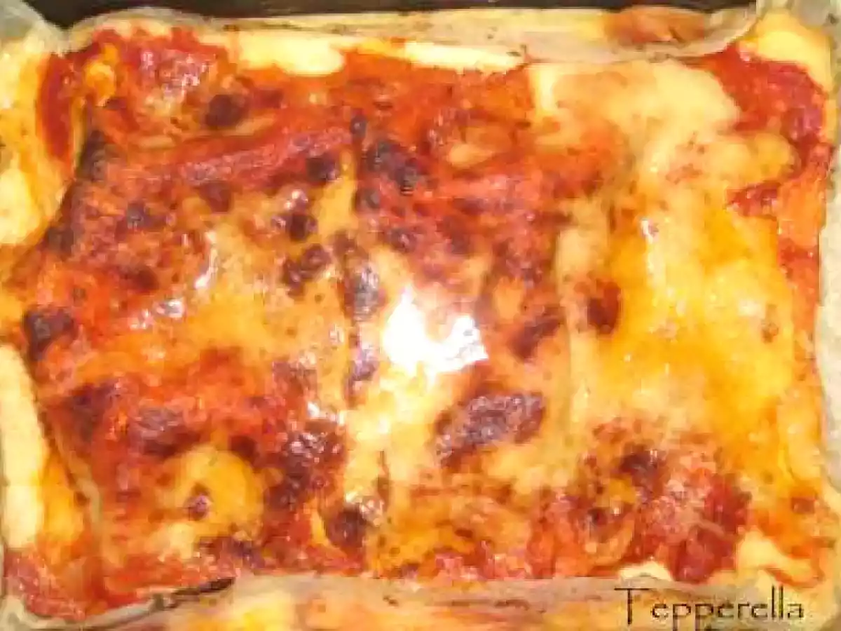 Lasagna ciccionata con salsiccia e provola affumicata