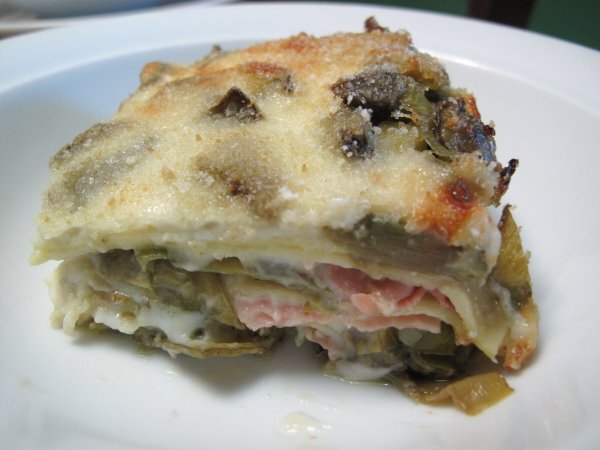 Lasagne con carciofi, porri e prosciutto cotto