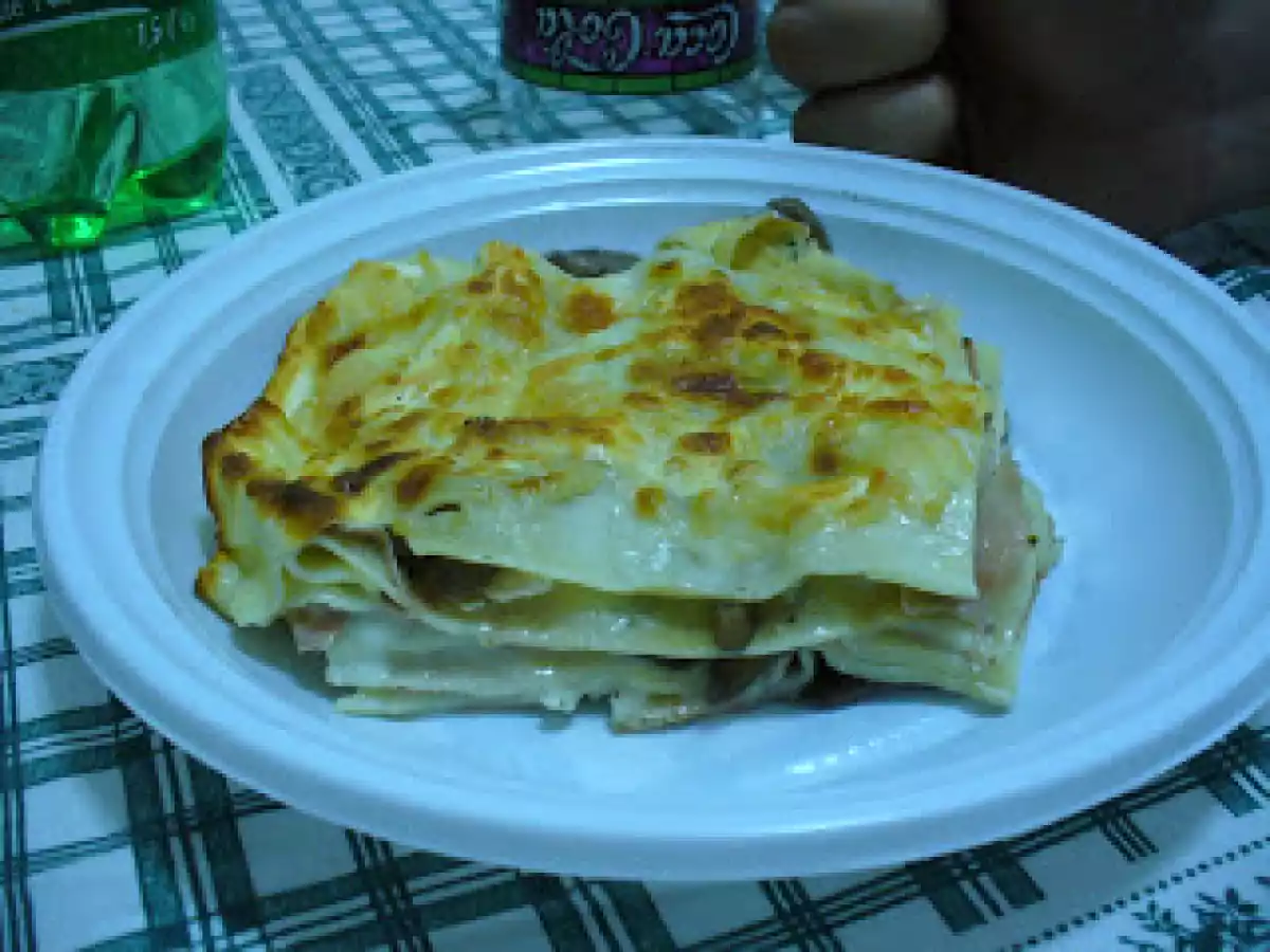 Lasagne con funghi, speck e provola