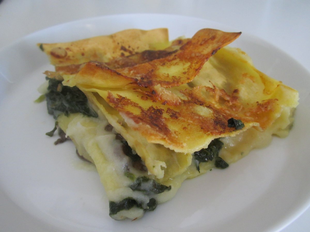 Lasagne con vellutata di patate al taleggio, spinaci e funghi