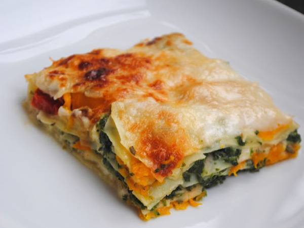 Lasagne con zucca, spinaci, e béchamel al formaggio di capra