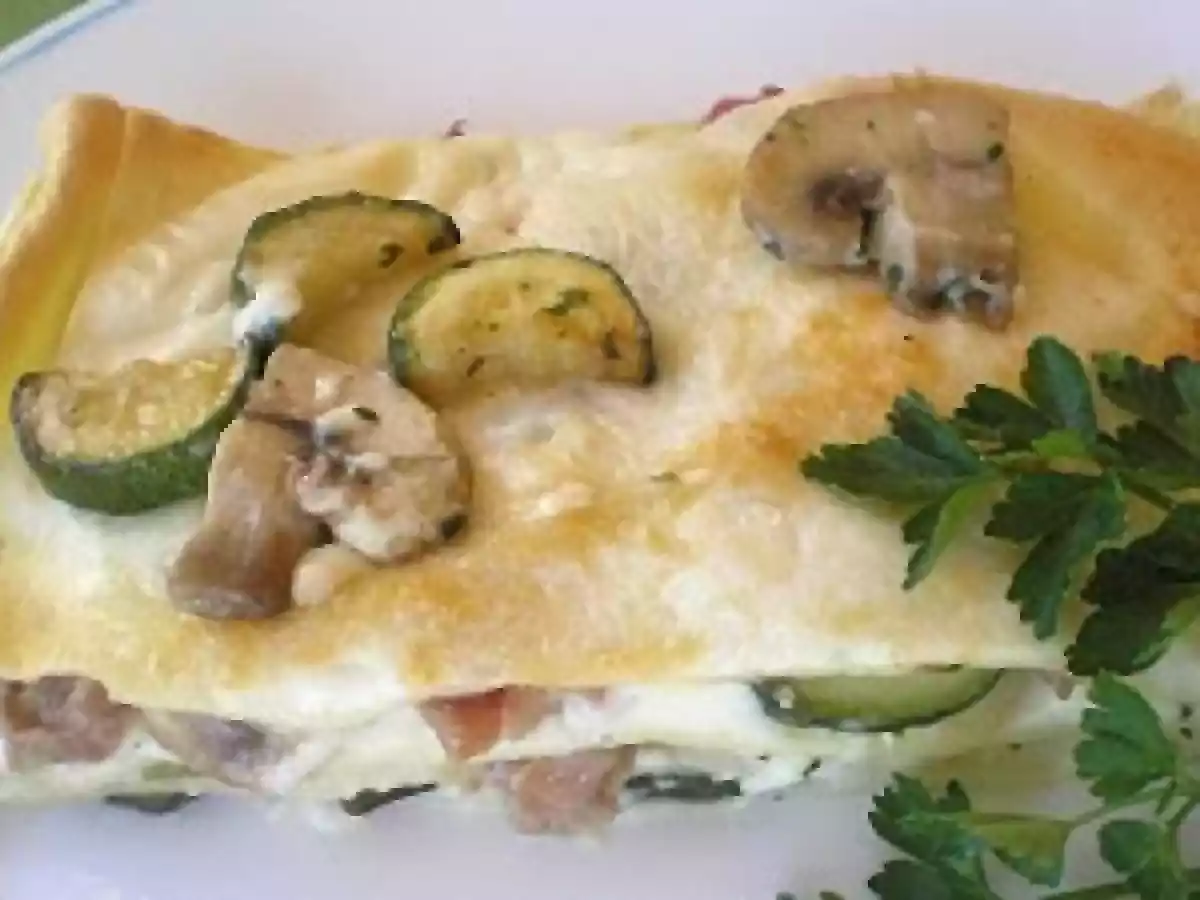 Lasagne con zucchine, funghi e prosciutto crudo