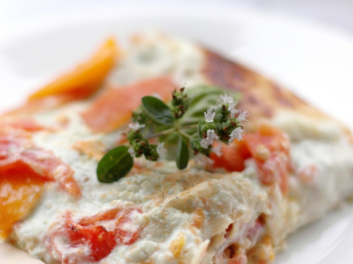 Lasagne di pane carasau con pomodorini, ricotta alle erbe e pecorino
