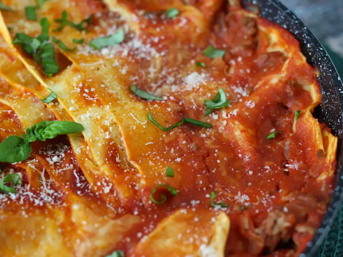 Lasagne in padella: facili, filanti e senza forno - foto 4
