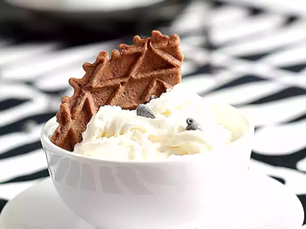 Le cialde croccanti per il gelato o la panna montata