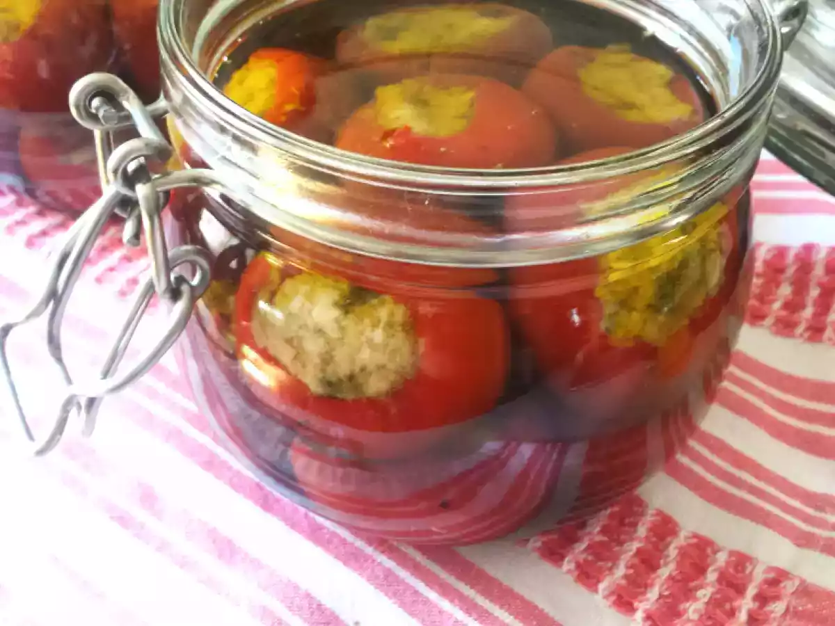 LE CONSERVE DELL’ESTATE: PEPERONCINI PICCANTI RIPIENI DI TONNO - foto 2