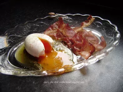 Le uova alla coque con burro di erbe aromatiche e speck croccante, foto 3