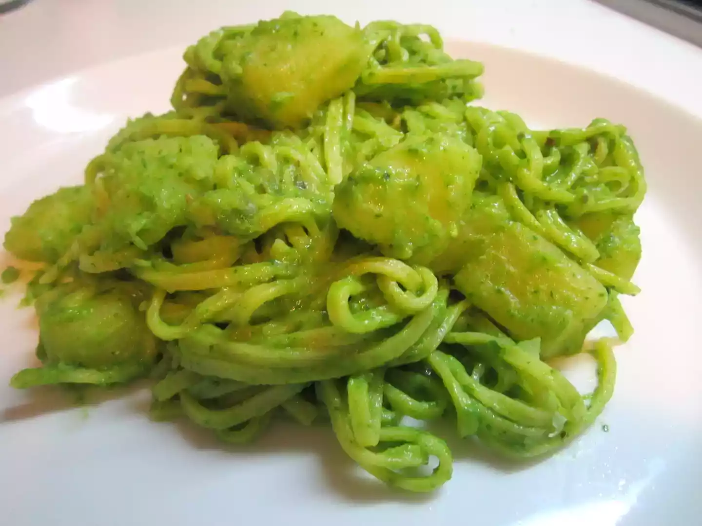 Ricetta linguine al pesto di rucola e patate facile