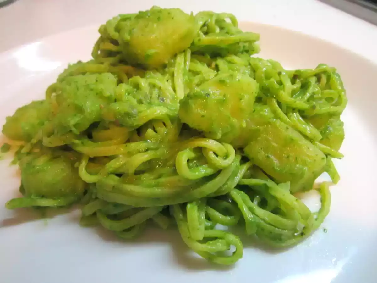 Linguine al pesto di rucola e patate