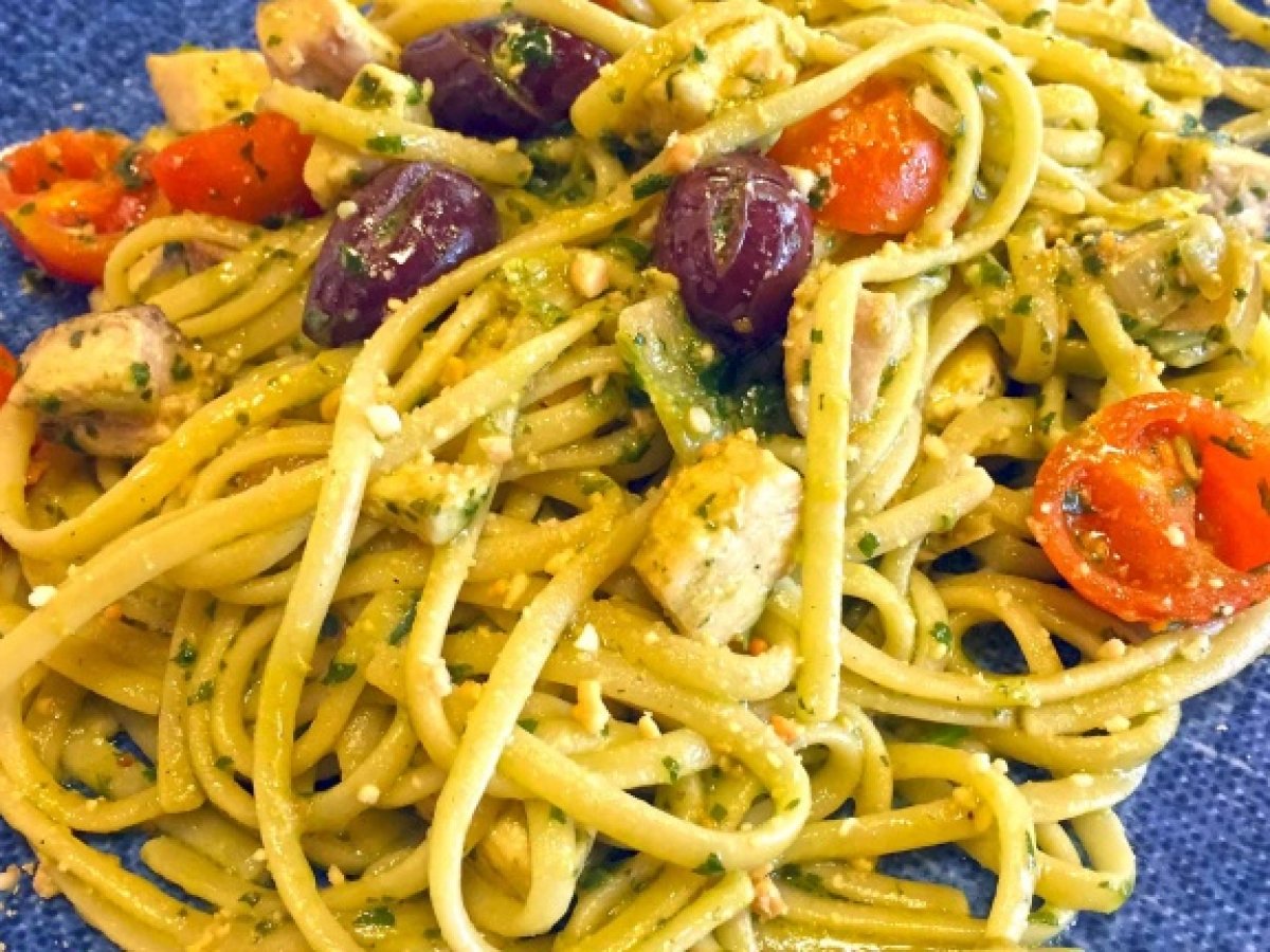 Linguine con mandorle e pesce spada