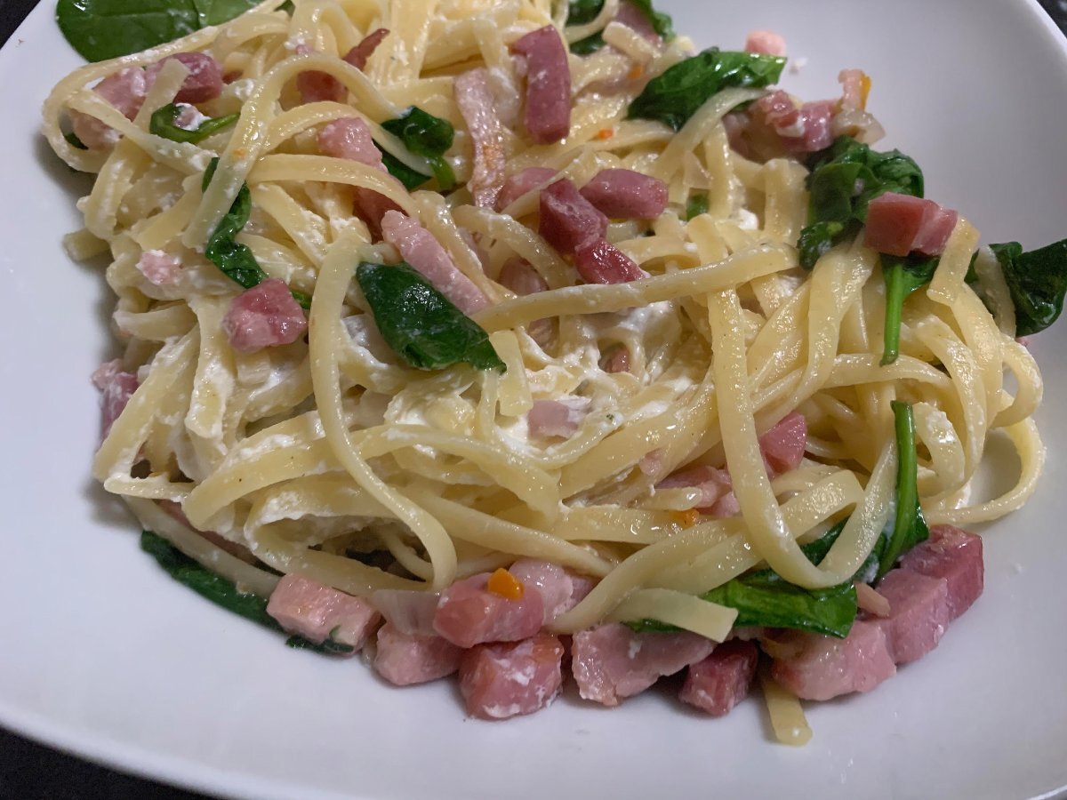 Linguine con pancetta, ricotta e spinaci