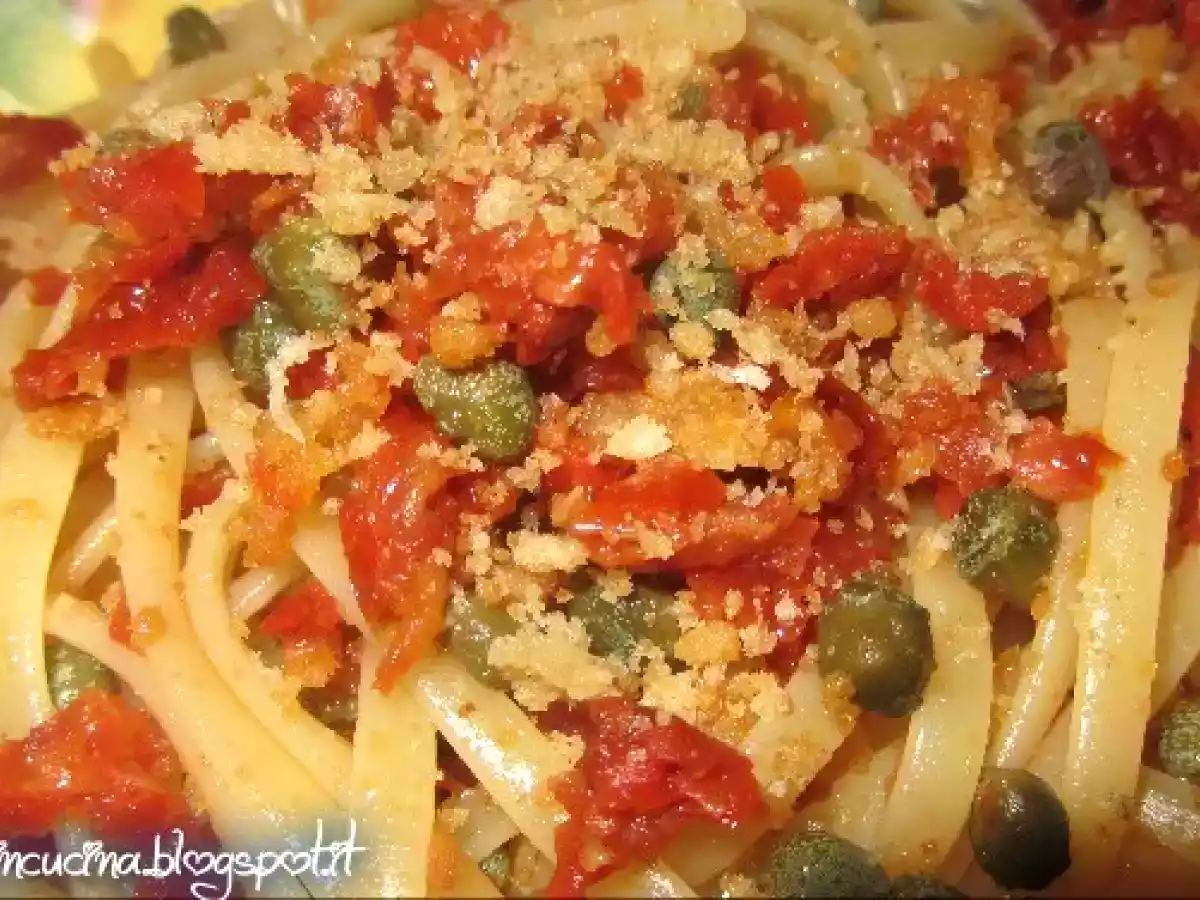 linguine con pomodori secchi e capperi