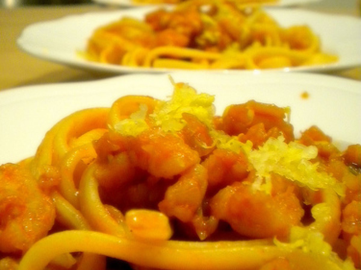 Linguine con ragu' di gamberi al profumo di limone