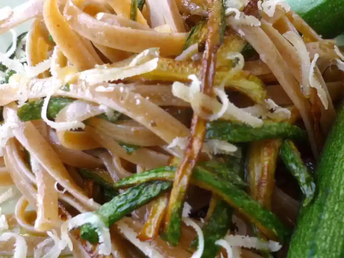 Linguine di Kamut con zucchine e ricotta affumicata