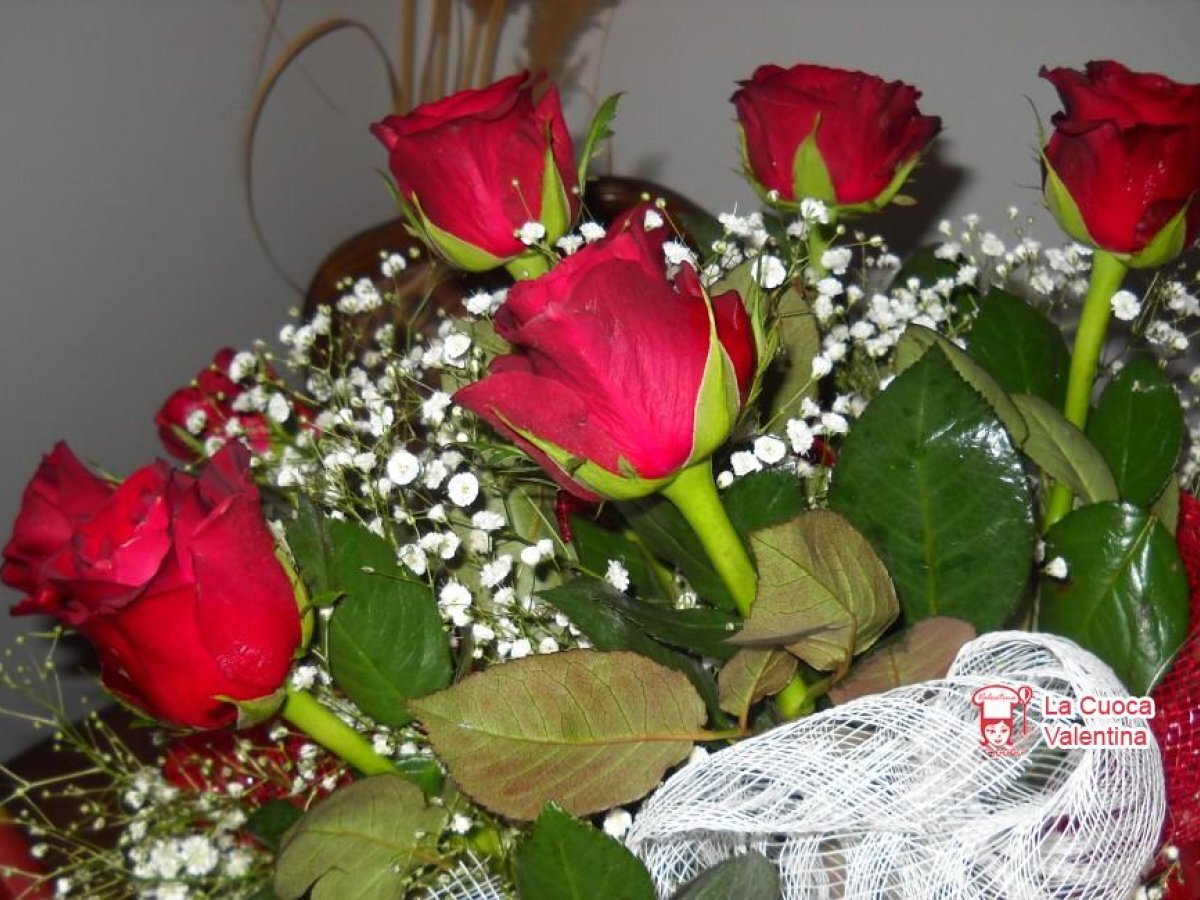 Liquore con i petali di rosa o rosolio