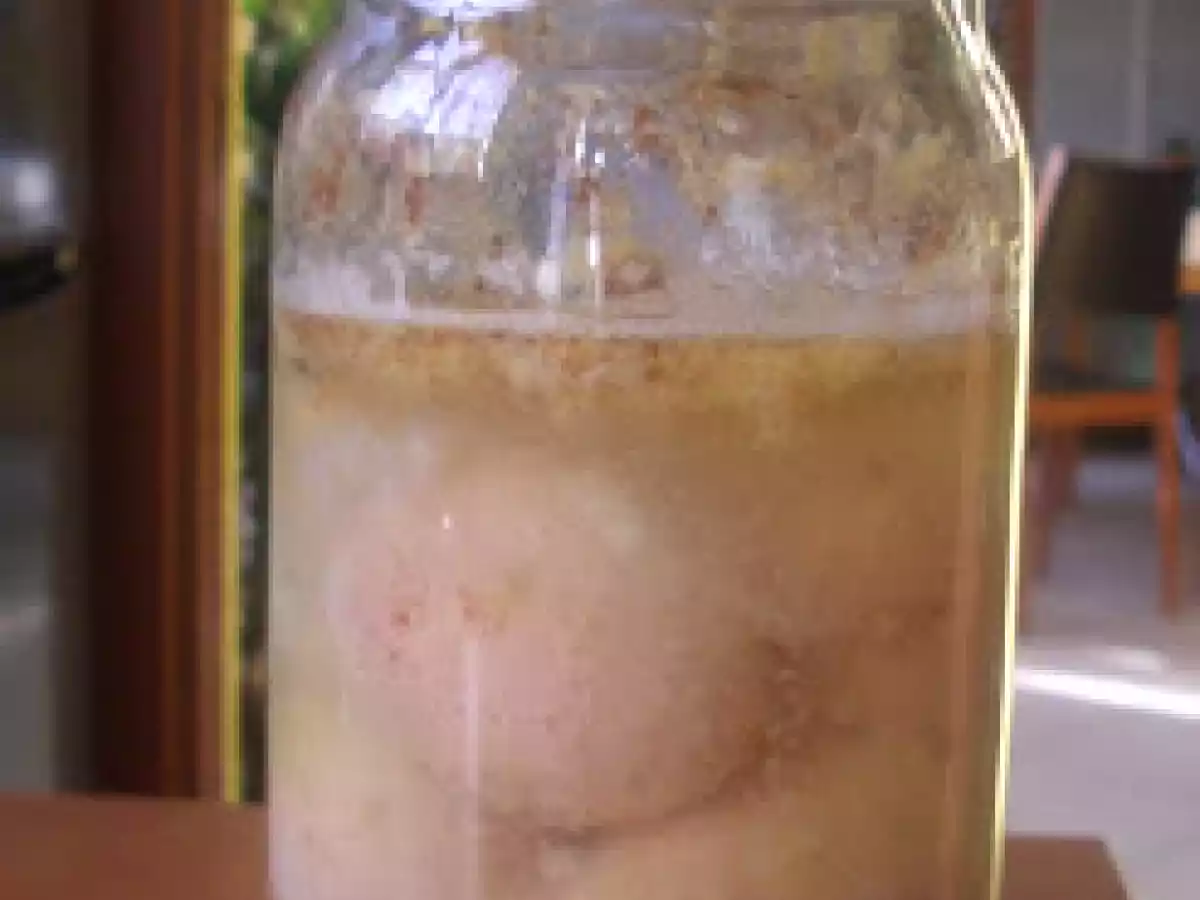 LIQUORE con UOVA INTERE