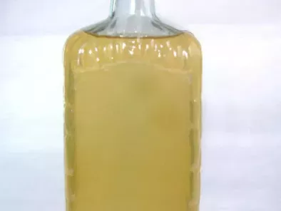 Liquore di noccioli di ciliegie