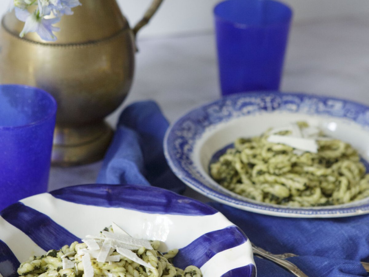 Lorighittas con pesto di cavolo nero, pasta sarda intrecciata a mano