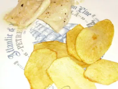 Losanghe di rombo al burro salato con chips di patata croccanti