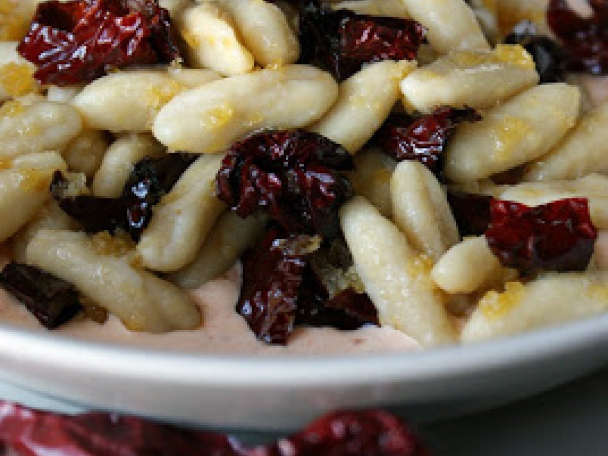 Lucana per caso...Cavatelli ai peperoni cruschi su crema di pecorino lucano