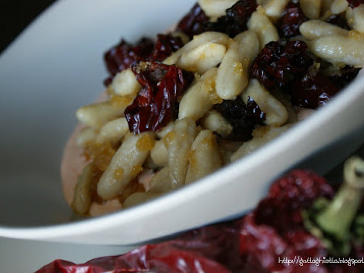 Lucana per caso...Cavatelli ai peperoni cruschi su crema di pecorino lucano - foto 2