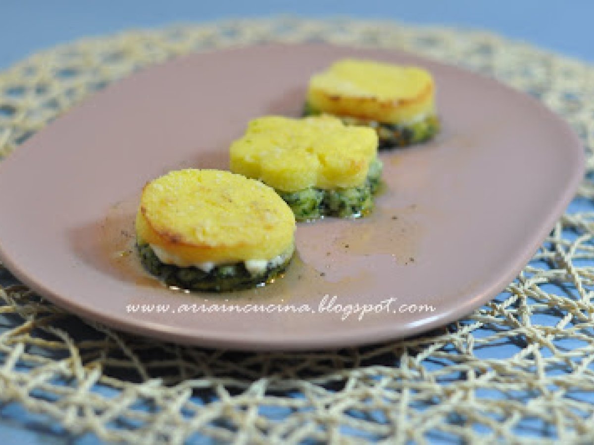 Macarons di semolino al gorgonzola