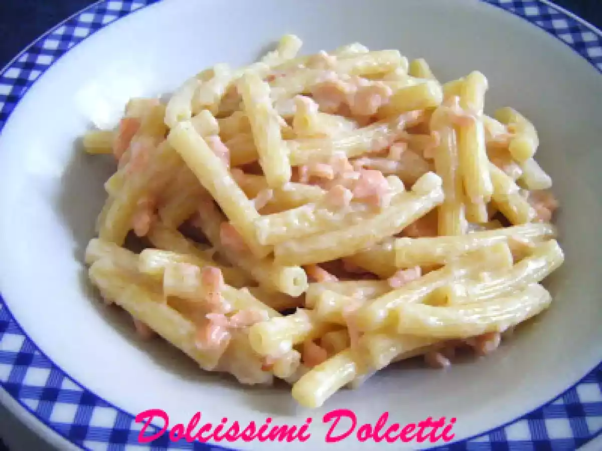 Maccheroncini salmone e besciamella